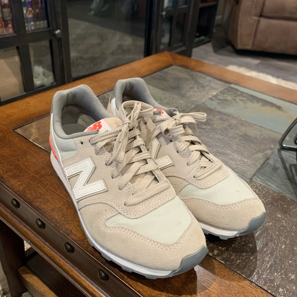 New Balance 696 Tan Women’s Athletic Shoes